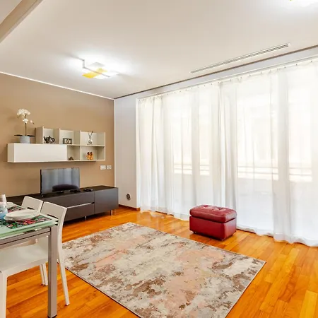 Modern Luxury Loft Porta Nuova - Parcheggio Privato Apartman